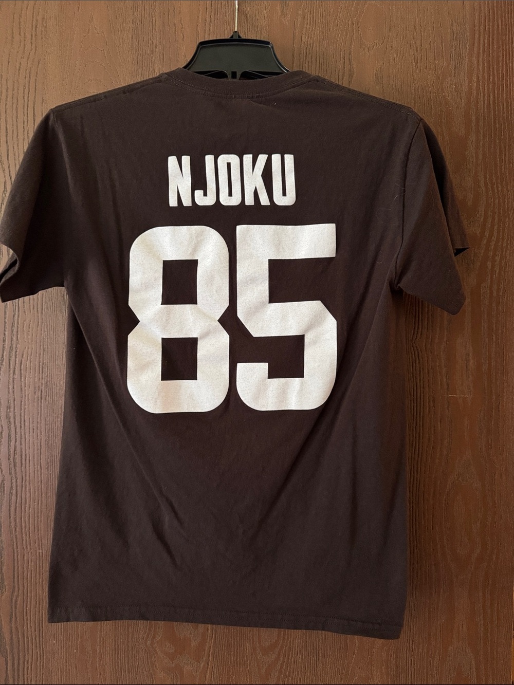 David Njoku ‘85’ Graphic Tee - Women's Brown Short Sleeve Shirt